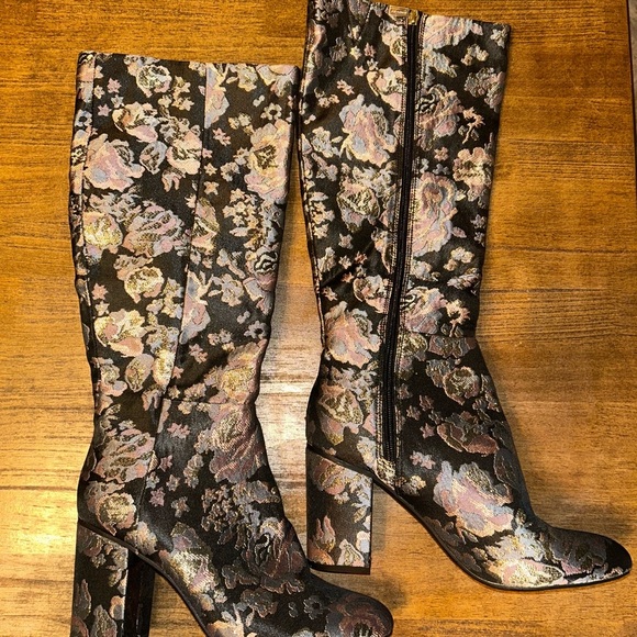 Kenneth Cole Reaction Time To Step Black Floral Knee High Boots Size 9 NWOT - Picture 2 of 4